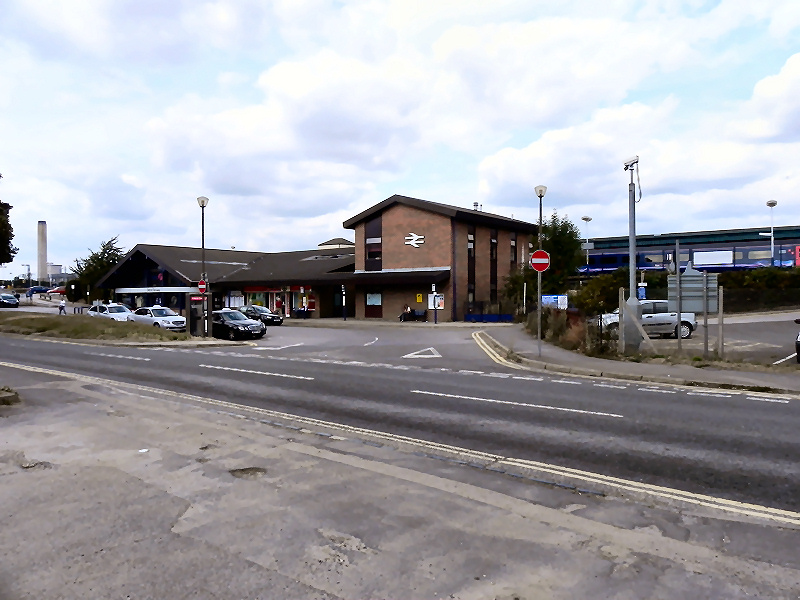 Platforms and footbridge at Didcot Parkway railway station